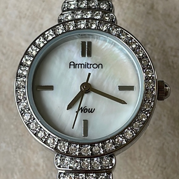 Armitron lady battery water resistant stainless steel w/stone - Picture 1 of 7